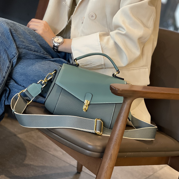 👜 Karys Elegant Crossbody Bag ⭐